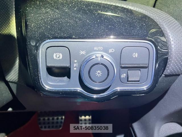 Mercedes Benz A-CLASS 2021-09 8660130-19