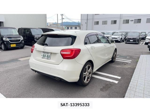 Mercedes Benz A-CLASS 2015-03 8830205-1