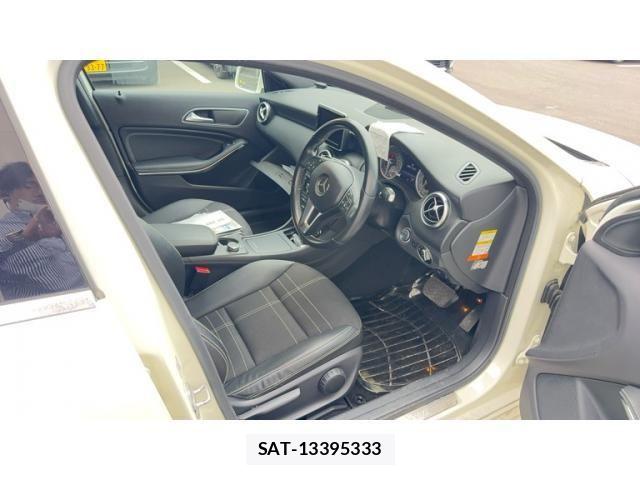 Mercedes Benz A-CLASS 2015-03 8830205-2