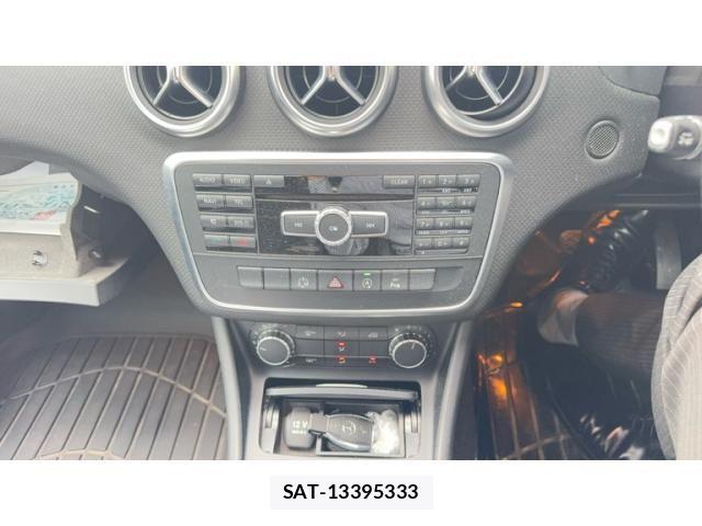 Mercedes Benz A-CLASS 2015-03 8830205-6