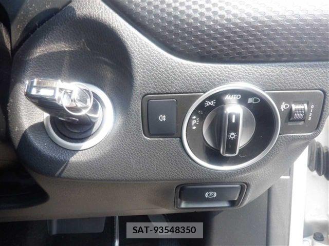 Mercedes Benz A-CLASS 2016-12 8830200-7