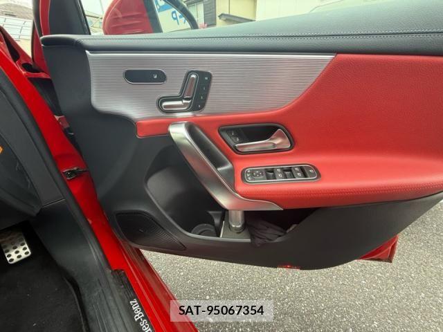 Mercedes Benz A-CLASS 2019-12 8830203-14