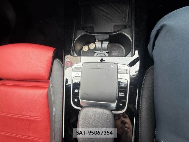 Mercedes Benz A-CLASS 2019-12 8830203-18
