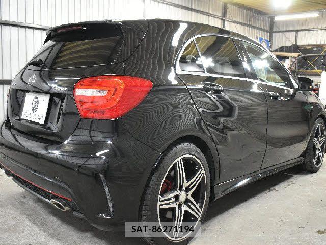 Mercedes Benz A-CLASS 2015-01 8871411-2