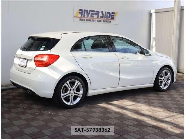 Mercedes Benz A-CLASS 2014-07 8880683-21