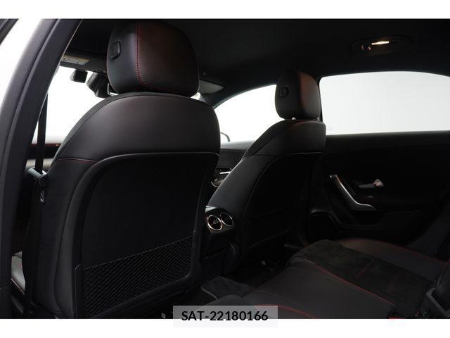 Mercedes Benz A-CLASS 2021-02 3675563-21
