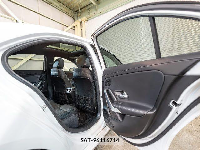 Mercedes Benz A-CLASS 2021-02 3675567-23