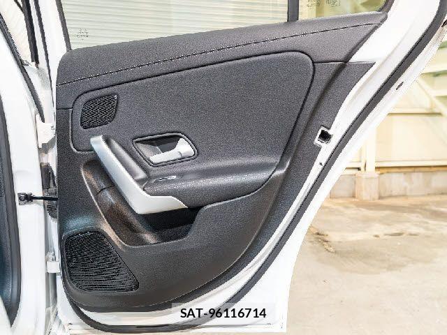 Mercedes Benz A-CLASS 2021-02 3675567-26