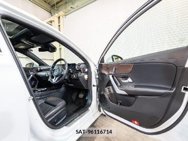 Mercedes Benz A-CLASS 2021-02 3675567-5