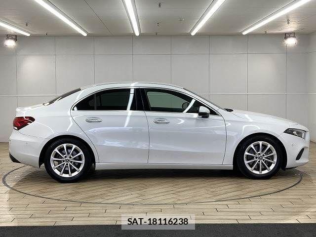 Mercedes Benz A-CLASS 2019-11 6216747-16