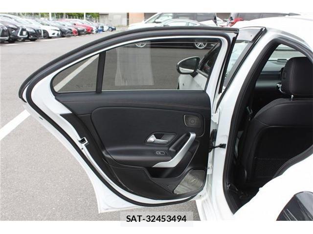 Mercedes Benz A-CLASS 2020-02 7059428-29