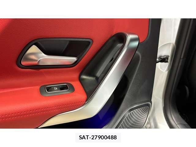 Mercedes Benz A-CLASS 2022-02 7617927-29
