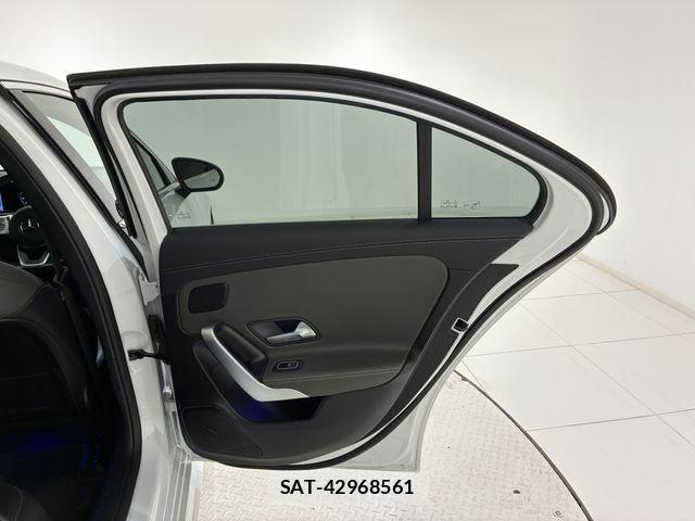 Mercedes Benz A-CLASS 2021-02 8208608-10