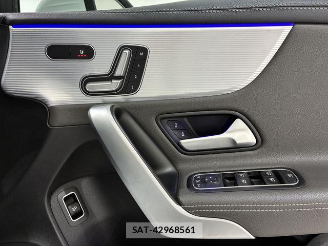 Mercedes Benz A-CLASS 2021-02 8208608-6