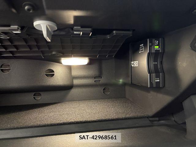 Mercedes Benz A-CLASS 2021-02 8208608-7