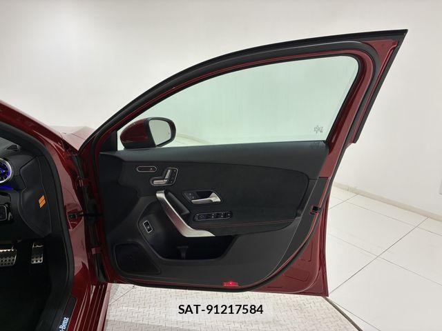 Mercedes Benz A-CLASS 2025-08 8830207-5