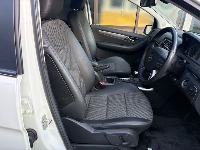 Mercedes Benz B-CLASS 2011-03 1464081-10