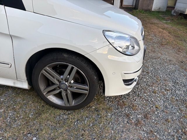 Mercedes Benz B-CLASS 2011-03 1464081-3