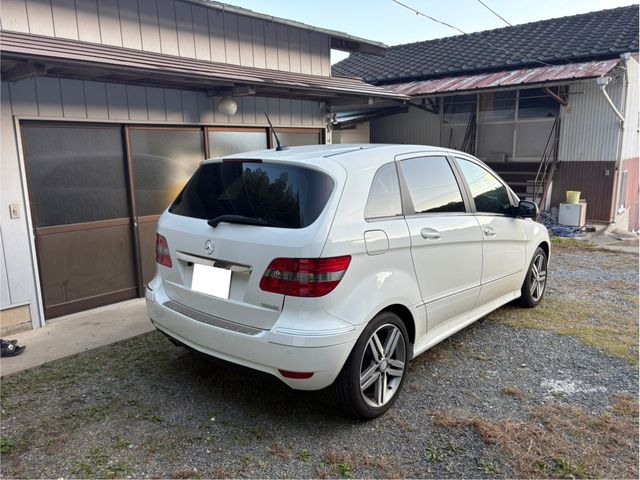 Mercedes Benz B-CLASS 2011-03 1464081-5
