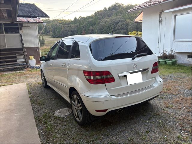 Mercedes Benz B-CLASS 2011-03 1464081-7