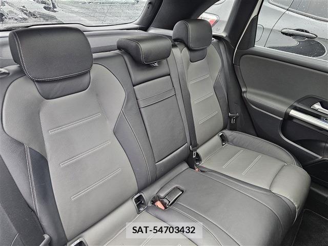 Mercedes Benz B-CLASS 2019-07 3771811-11