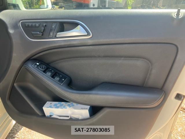 Mercedes Benz B-CLASS 2014-02 6908173-12