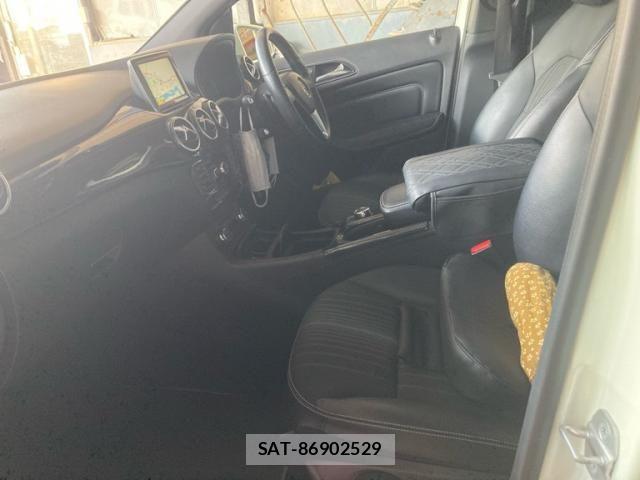 Mercedes Benz B-CLASS 2012-08 7272290-10