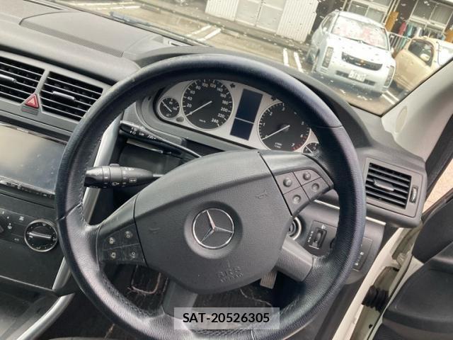 Mercedes Benz B-CLASS 2009-10 7358668-12