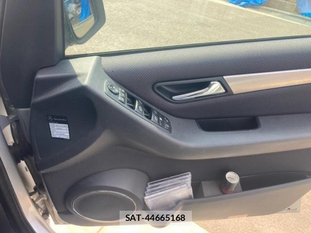 Mercedes Benz B-CLASS 2011-03 7455638-13
