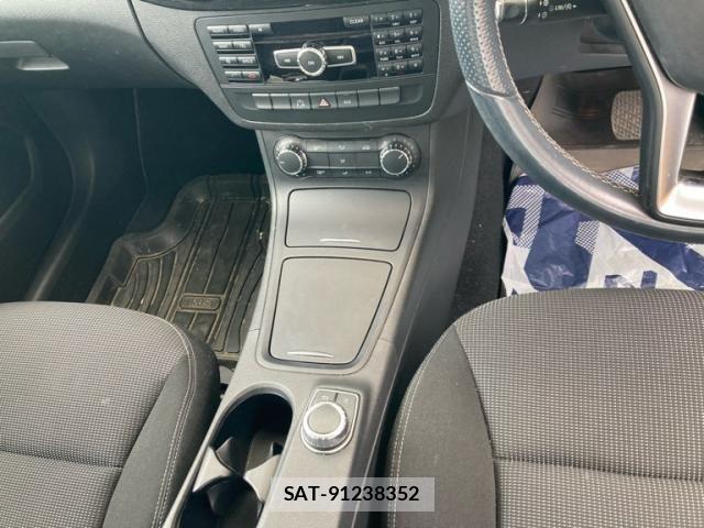 Mercedes Benz B-CLASS 2013-03 8036647-19