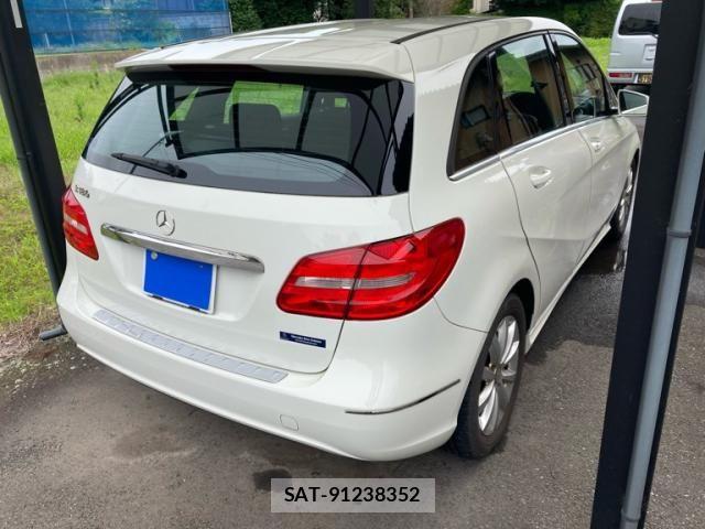 Mercedes Benz B-CLASS 2013-03 8036647-5