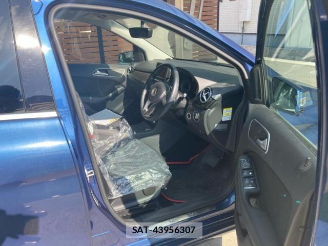 Mercedes Benz B-CLASS 2012-10 8366909-9