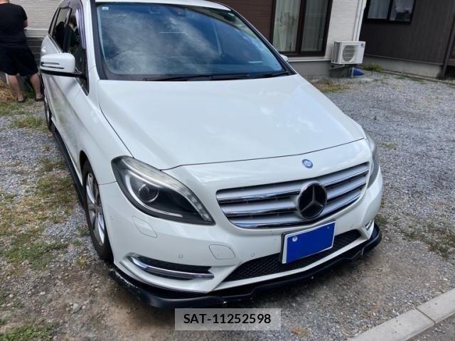 Mercedes Benz B-CLASS 2013-10 8413490-1