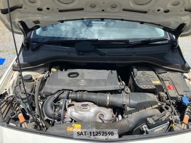 Mercedes Benz B-CLASS 2013-10 8413490-21
