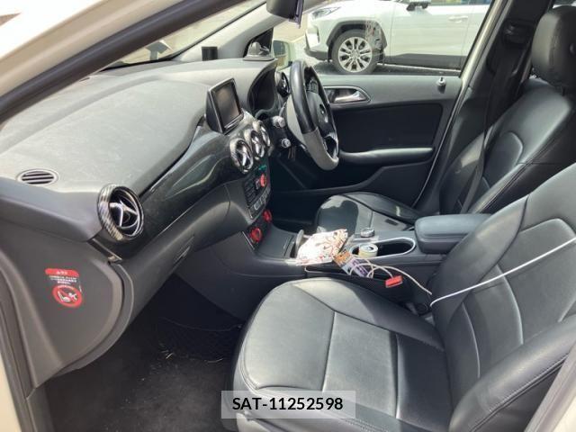 Mercedes Benz B-CLASS 2013-10 8413490-24