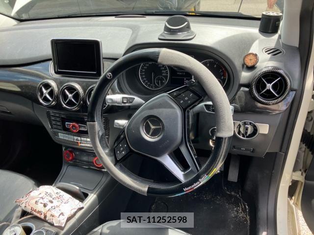 Mercedes Benz B-CLASS 2013-10 8413490-25