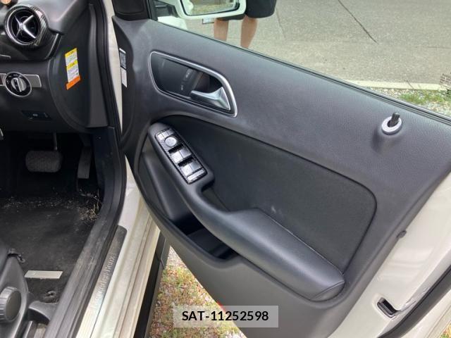 Mercedes Benz B-CLASS 2013-10 8413490-29