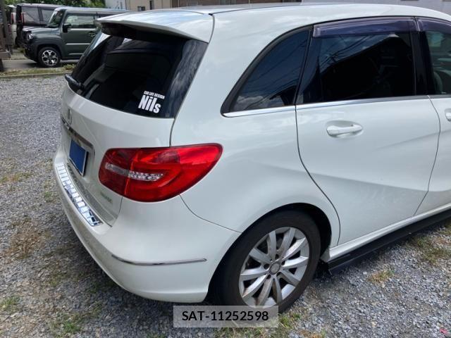Mercedes Benz B-CLASS 2013-10 8413490-4
