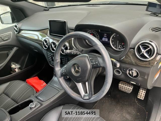 Mercedes Benz B-CLASS 2013-09 8562602-16