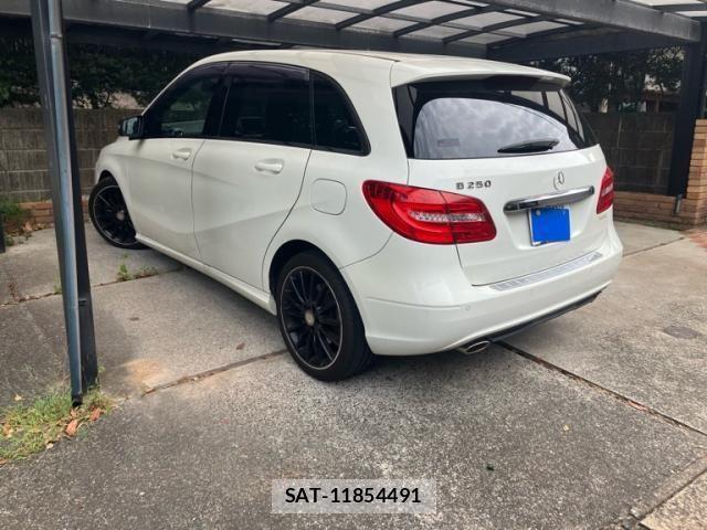Mercedes Benz B-CLASS 2013-09 8562602-2