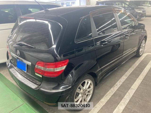 Mercedes Benz B-CLASS 2010-06 8562603-2