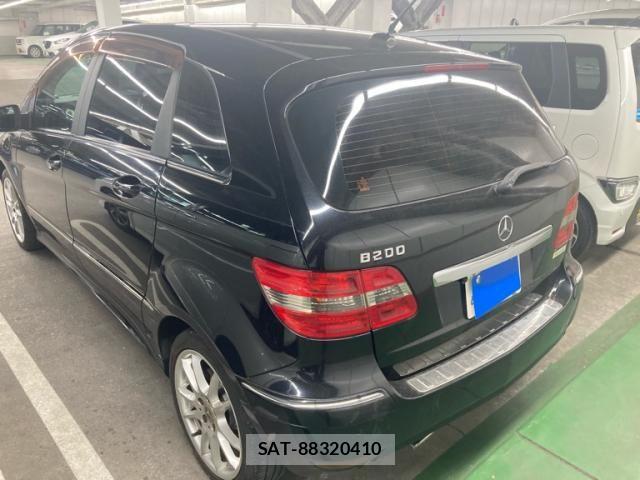 Mercedes Benz B-CLASS 2010-06 8562603-3