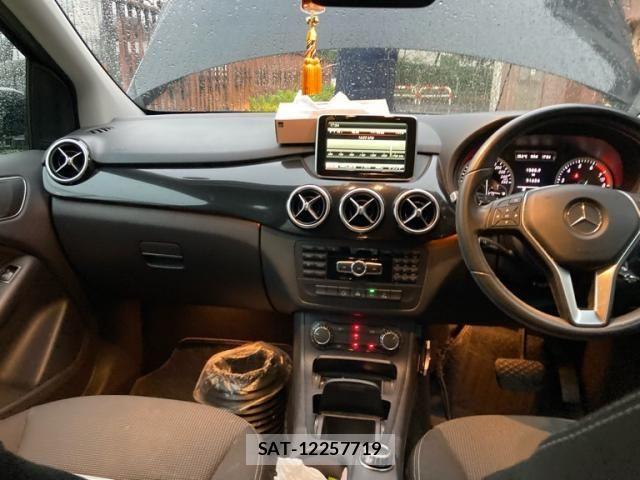 Mercedes Benz B-CLASS 2013-07 8743770-11