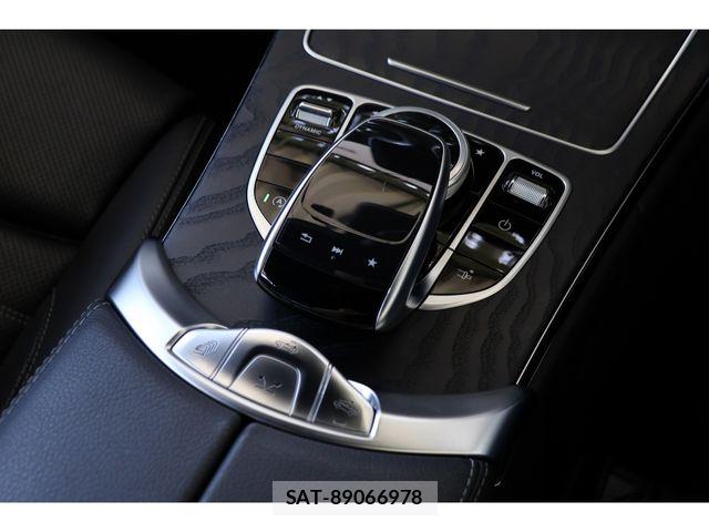Mercedes Benz C-CLASS 2018-02 8208618-19