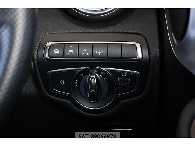Mercedes Benz C-CLASS 2018-02 8208618-22