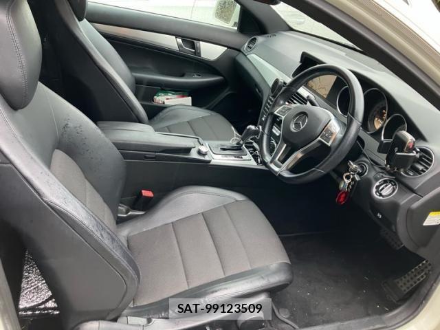 Mercedes Benz C-CLASS 2012-02 8880694-23