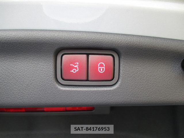 Mercedes Benz C-CLASS 2023-08 8100343-17