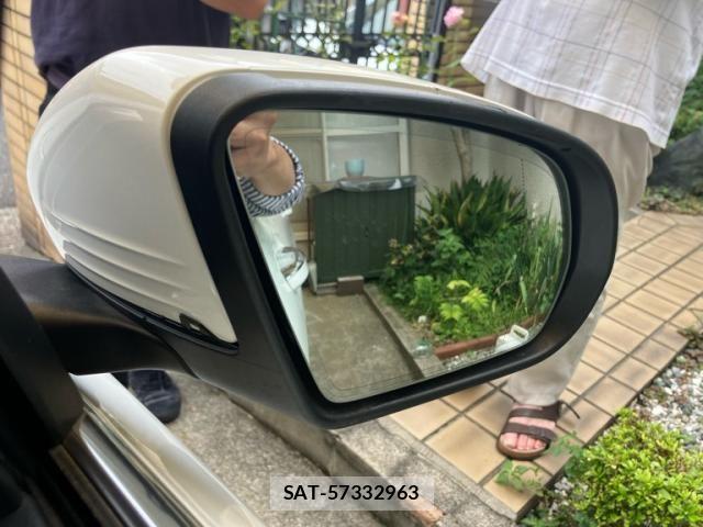 Mercedes Benz C-CLASS 2018-02 8438401-26