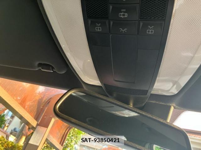 Mercedes Benz C-CLASS 2012-07 8457881-27