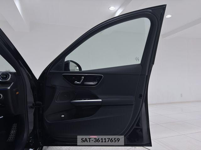 Mercedes Benz C-CLASS 2025-07 2963612-6